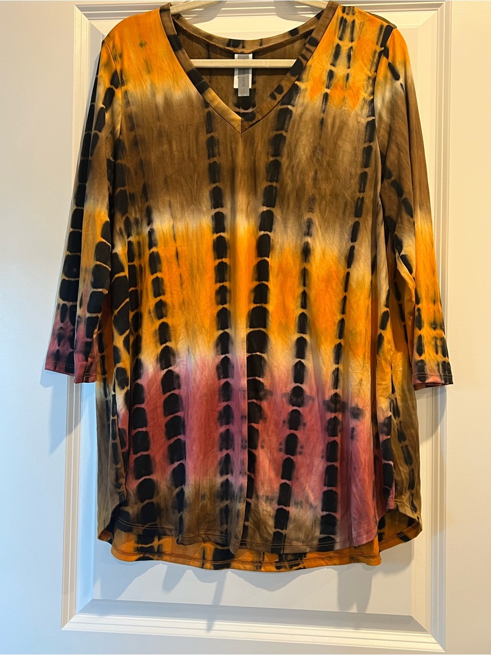 Honeyme Curvy V-Neck Tie-Dye Tunic Top in Orange and Pink